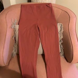 Lululemon aligne HR 25 inch size 6